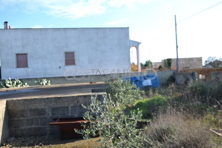 Terreno con fabbricato