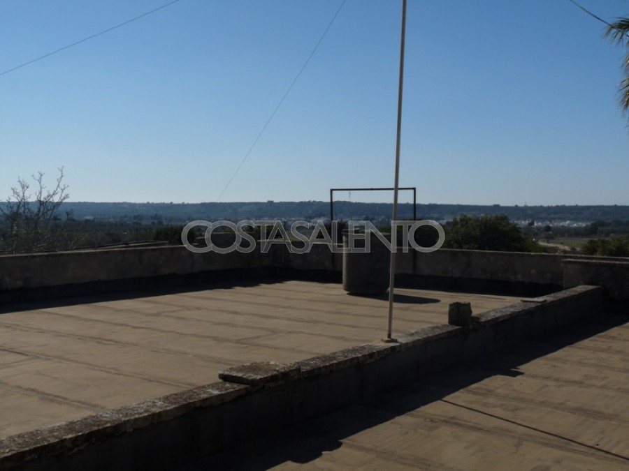 CASA INDIPENDENTE CON AMPIO GIARDINO