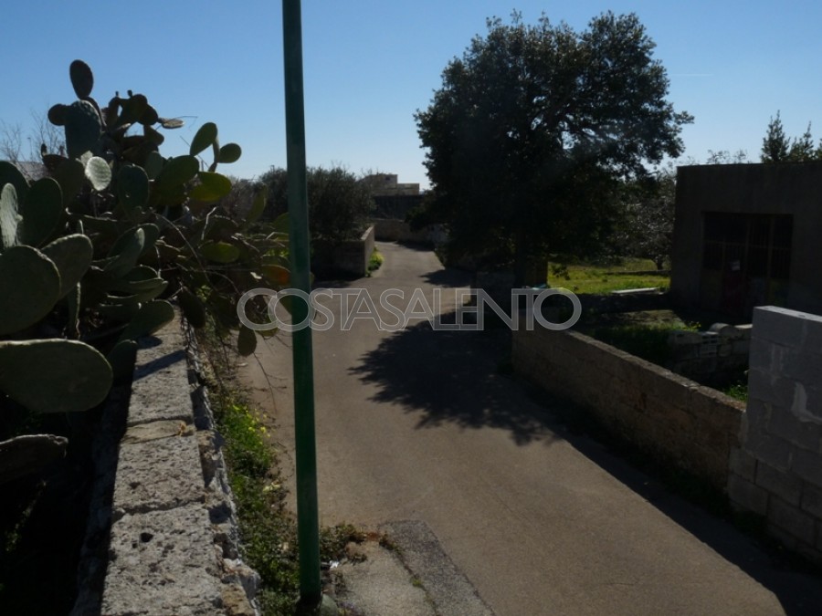 CASA INDIPENDENTE CON AMPIO GIARDINO