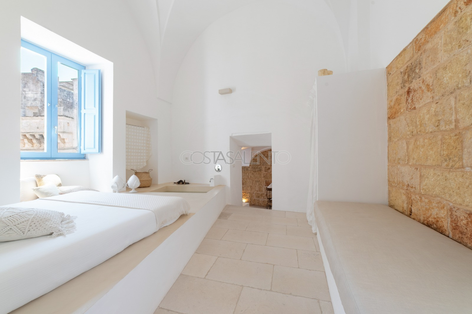 Domus Alba