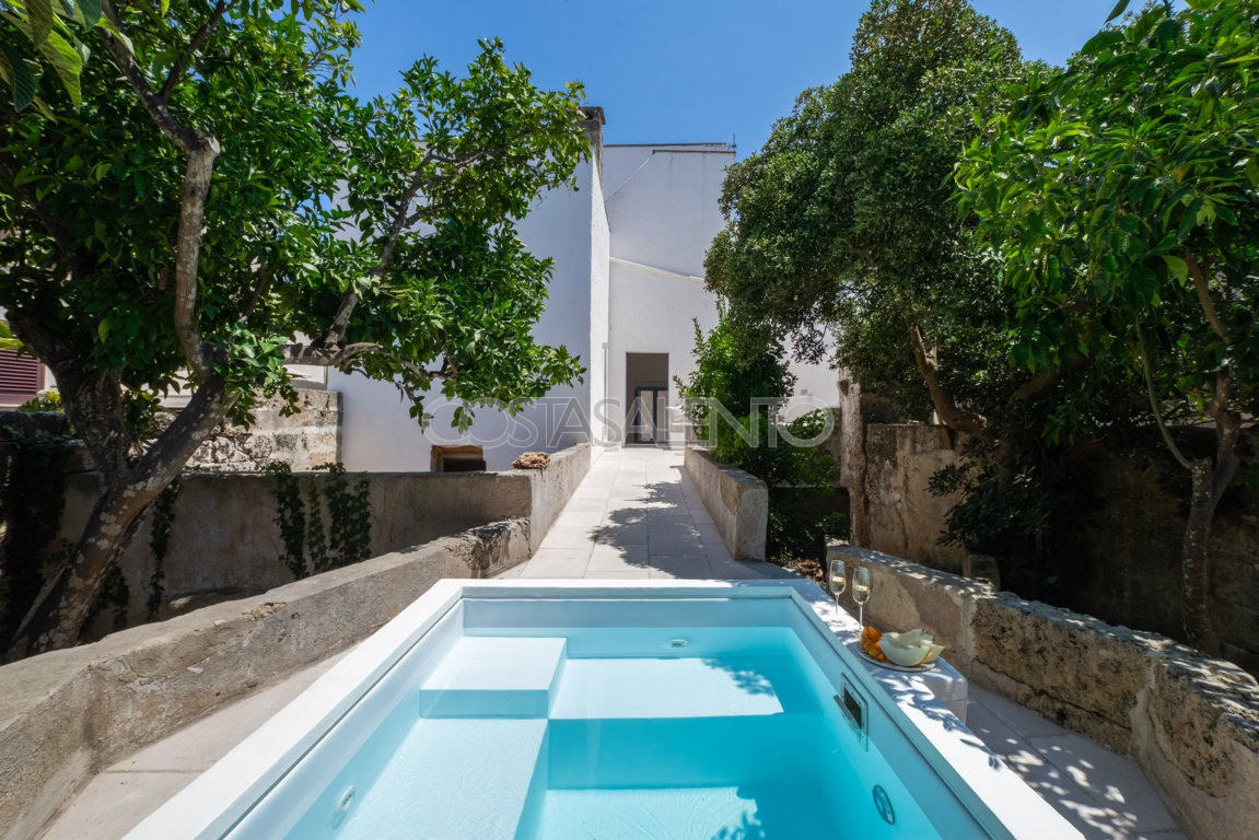 Domus Alba